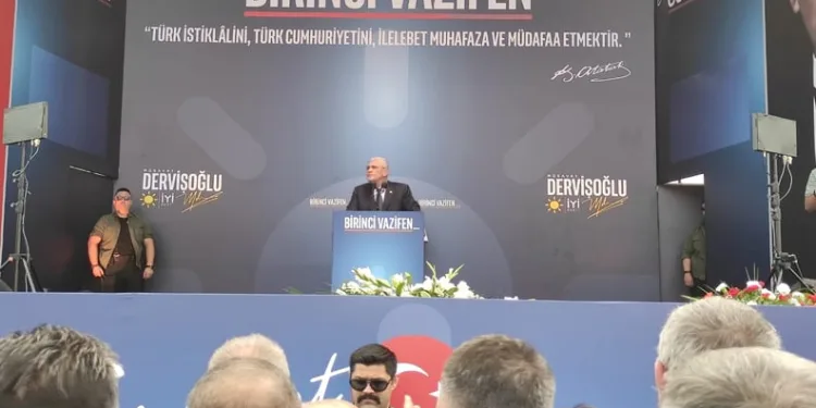 İYİ Parti Lideri Dervişoğlu Bursa Meydanında Yoğun İlgiyle Karşılandı