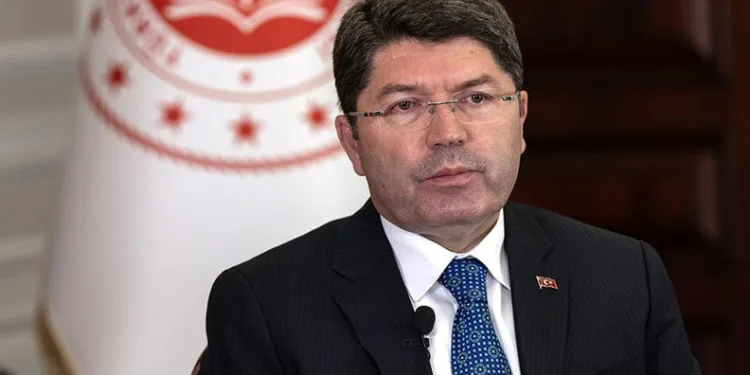 “Özgür Özel’in iki seçeneği var”