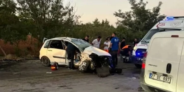 Gaziantep’te 2 otomobil kafa kafaya çarpıştı: 1 ölü, 3 yaralı