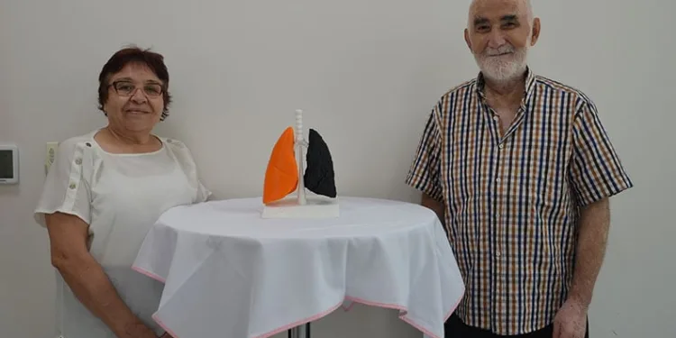 Sigara tiryakisi çift 42 yıl sonra sigarayı bıraktı