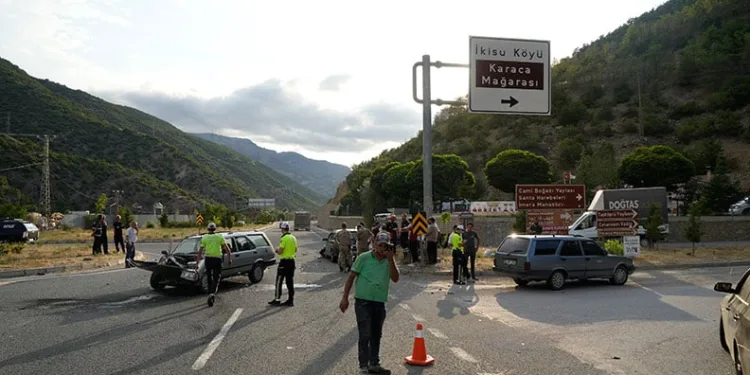 Gümüşhane-Trabzon karayolunda kaza: 7 yaralı