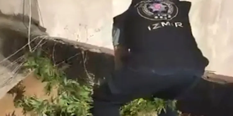 Tarihi Kemeraltı Çarşısı’nda uyuşturucu operasyonu: 3 gözaltı