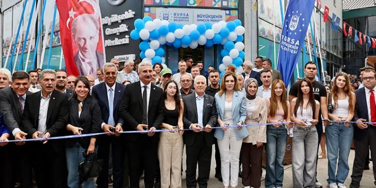 Gemlik Gençlik Merkezi hizmete açıldı