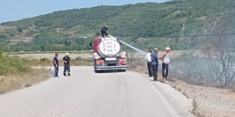 Çaycuma’da çalılık alanda yangın çıktı
