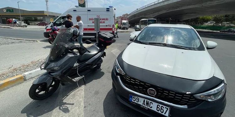 Kavşakta kaza: Motosiklet sürücüsü yaralandı