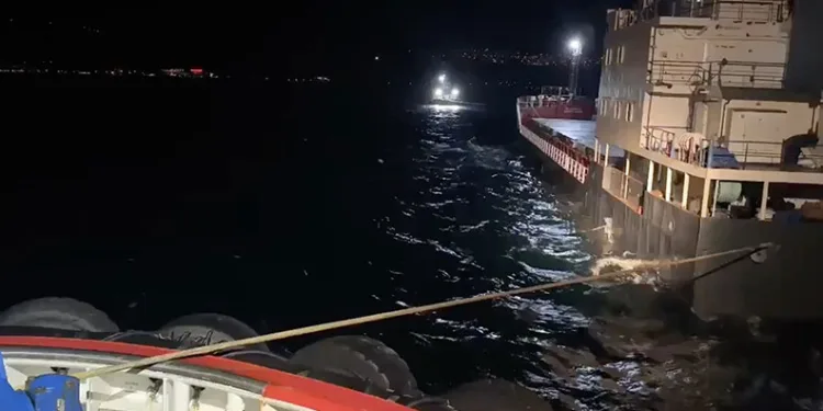 Çanakkale Boğazı’ndan geçen kuru yük gemisi makine arızası yaptı