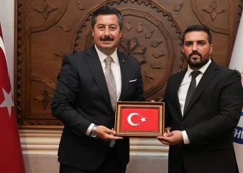 Ercan Özel ülkücü gençlikle omuz omuza