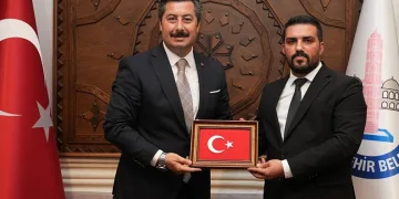 Ercan Özel ülkücü gençlikle omuz omuza