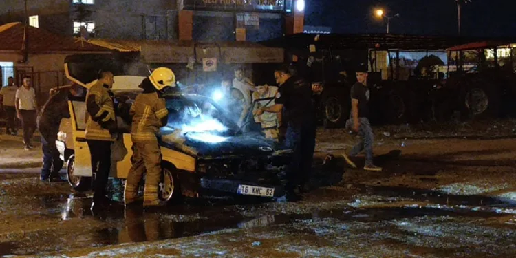 Bursa’da seyir halindeki otomobil alev alev yandı