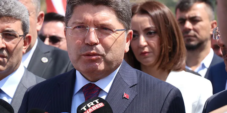Özgür Özel’e: “Belgeleri niye bekletiyorsun?”