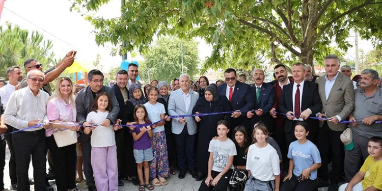 İznik’de Muhtar Hasan Terzi Parkı hizmete açıldı