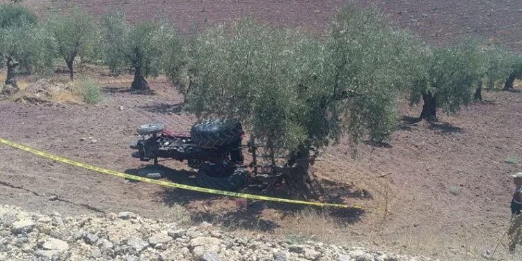 Devrilen traktörde bulunan 10 aylık bebek hayatını kaybetti
