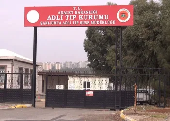 Bıçakla saldıran oğlunu silahla vurarak öldürdü