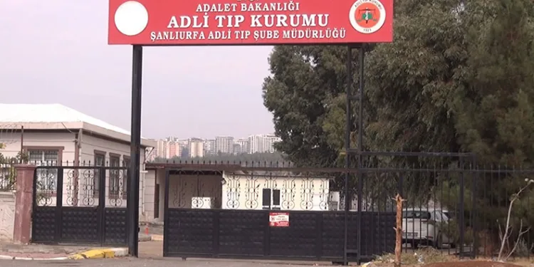 Bıçakla saldıran oğlunu silahla vurarak öldürdü