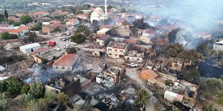 Evleri yanan vatandaşlar yaşadıklarını gözyaşlarıyla anlattılar