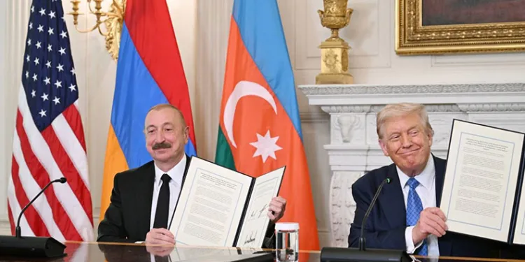 Azerbaycan ve Ermenistan barış anlaşmasını parafladı