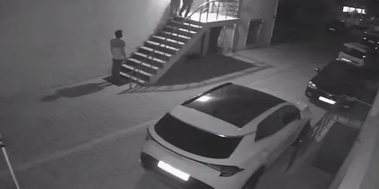 Sancaktepe’de 4 dakikalık hırsızlık turu: Bisikletle kaçtılar
