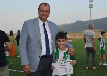 İznikspor Yaz Futbol Okulu’nda Sertifika Heyecanı