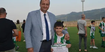 İznikspor Yaz Futbol Okulu’nda Sertifika Heyecanı