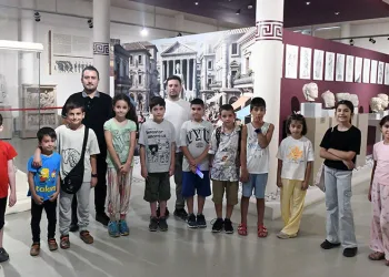 Minik arkeologlar müzeleri keşfediyor