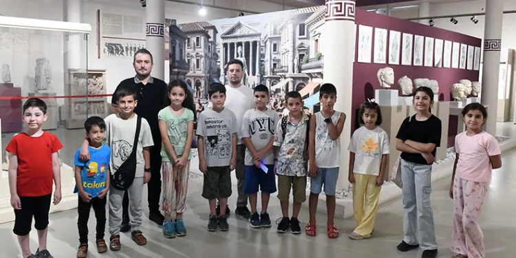Minik arkeologlar müzeleri keşfediyor