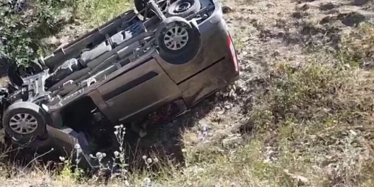 Yoldan çıkan minibüs şarampole uçtu: 6 yaralı