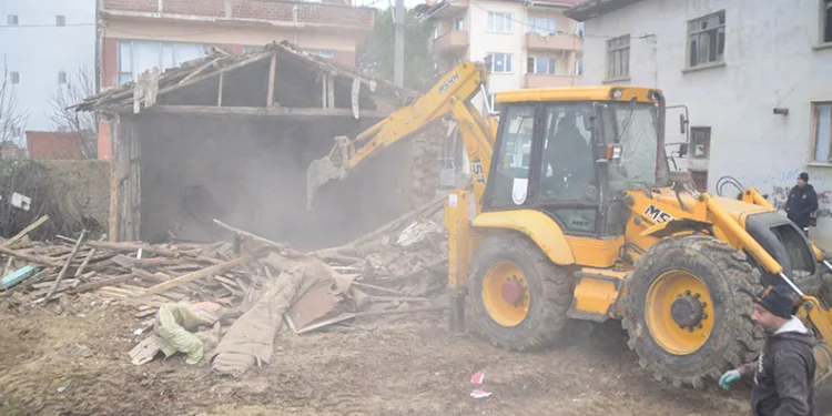 Yenişehir’de metruk binalarla mücadele