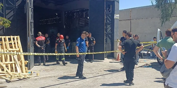 Yağ tankına düşen anne ve oğlu hayatını kaybetti