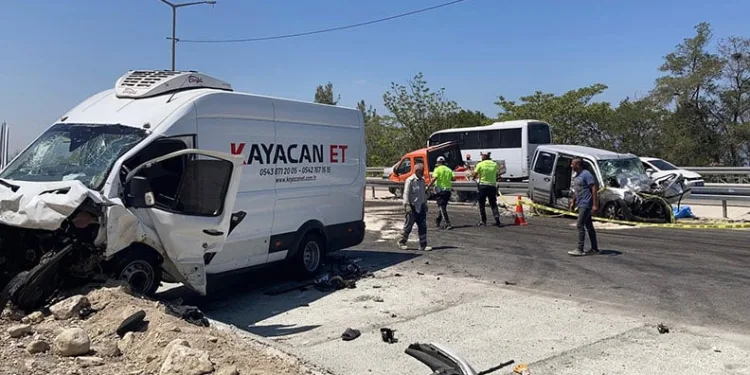 Burdur’da feci kaza:1 ölü 6 yaralı