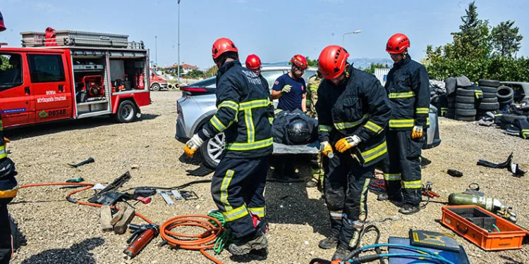 Bursa itfaiyesinden nefes kesen tatbikat