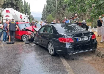 Bursa’da iki otomobil çarpıştı: 1 ölü, 4 yaralı