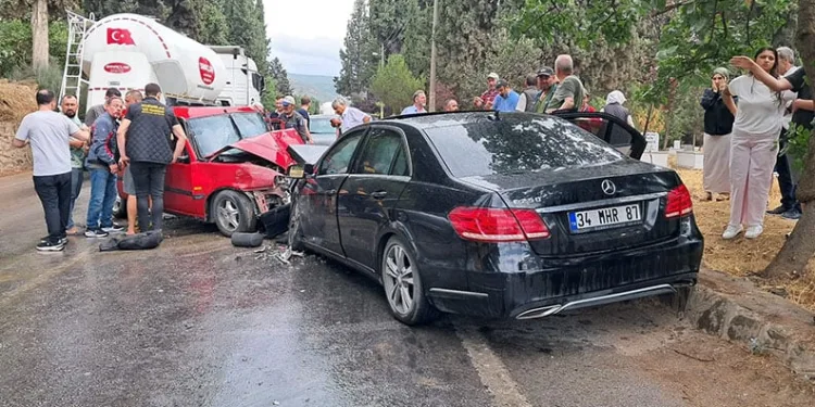 Bursa’da iki otomobil çarpıştı: 1 ölü, 4 yaralı