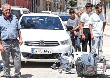 Bursa’da motosiklet ile otomobil kafa kafaya çarpıştı