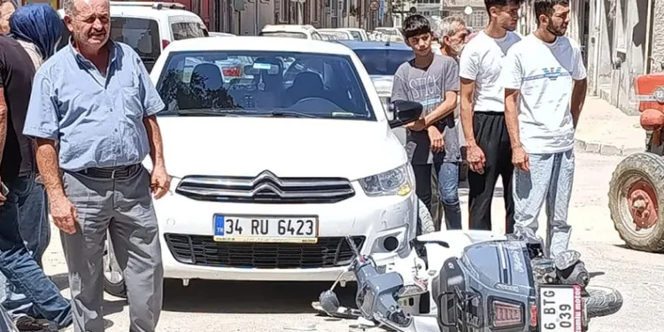 Bursa’da motosiklet ile otomobil kafa kafaya çarpıştı