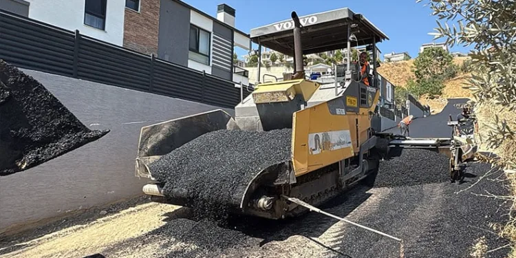 Gemlik’te Asfalt Atağı Umurbey’de Devam Ediyor