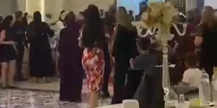 Düğün salonunda çıkan kavgada bir kadın kalp kriz geçirerek hayatını kaybetti