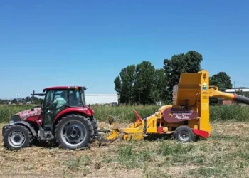 Kuru fasulye hasat makinesi mesaiye başladı