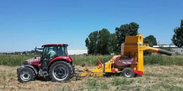 Kuru fasulye hasat makinesi mesaiye başladı