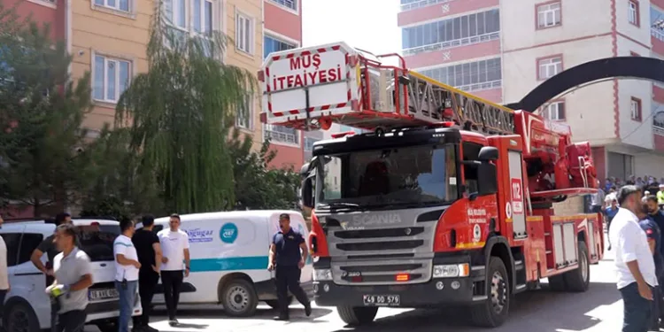 Muş’ta 7 katlı binada yangın