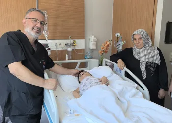 24 kilo ağırlığındaki kadından 3 kilo kist çıktı