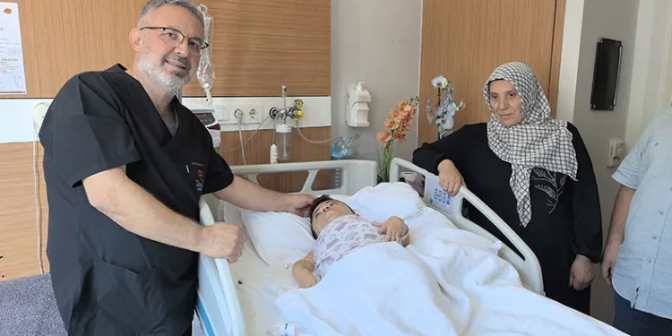 24 kilo ağırlığındaki kadından 3 kilo kist çıktı
