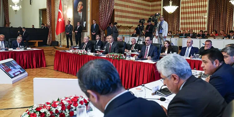 Bakan Uraloğlu, Romanya Başbakanı Bolojan ve mevkidaşı Șerban ile görüştü