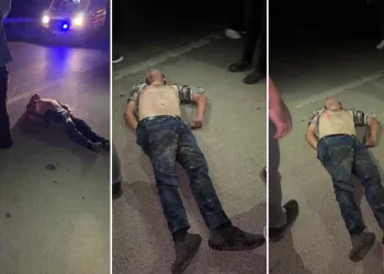 Bursa’da seyir halindeki kamyonetin kasasından düştü