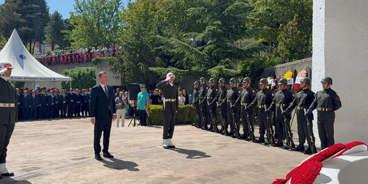 Celal Bayar kabri başında anıldı