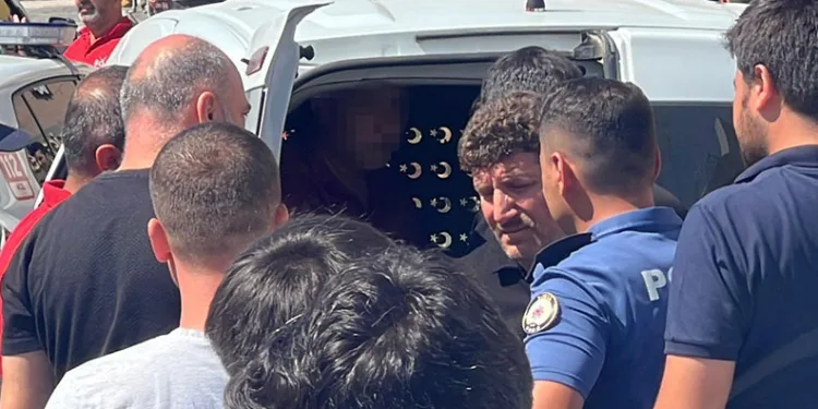Husumetlisini öldürdü, bankada yakalandı