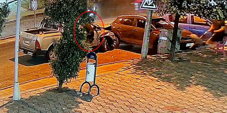 Alkollü sürücü 4 araca çarparak durabildi