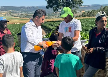 Ercan Özel’den tarım işçilerine ziyaret