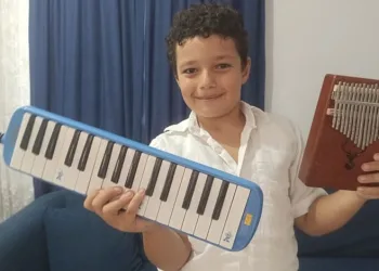 Bursa’nın minik Mozart’ı Ensar 3 enstrüman çalıyor