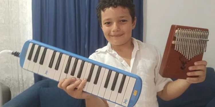 Bursa’nın minik Mozart’ı Ensar 3 enstrüman çalıyor