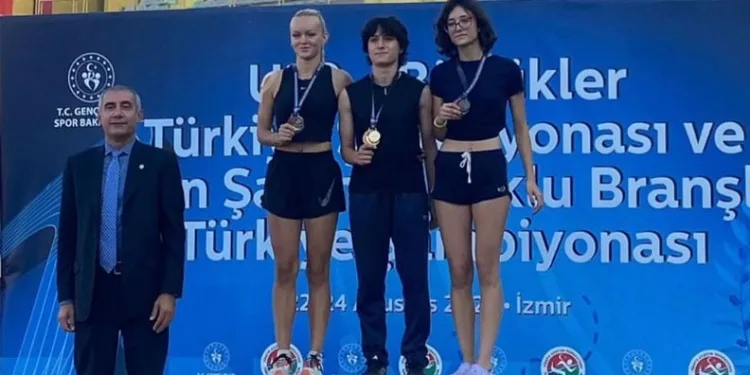 Belediyesporlu Beyzanur Türkiye Şampiyonu Oldu